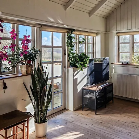 Stunning Home In Hjorring הייורינג